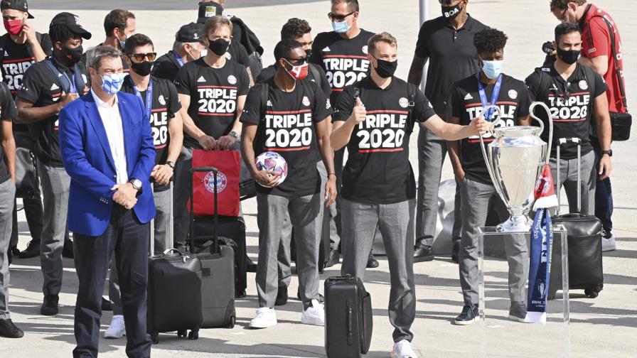 Retorno discreto del Bayern Múnich con trofeo de Champions Retorno discreto del Bayern Múnich con trofeo de Champions
