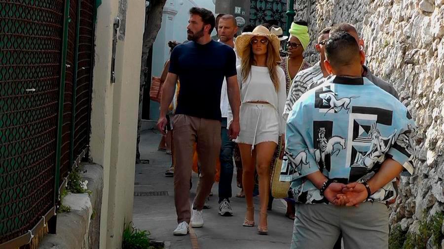 Jennifer López y Ben Affleck pasean de la mano por la isla de Capri