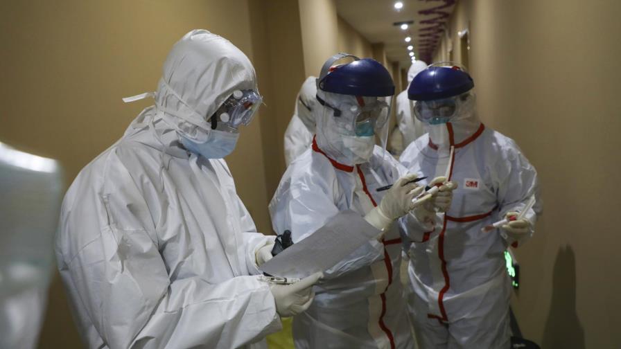 El brote de coronavirus infecta a más de 24.500 personas El brote de coronavirus infecta a más de 24.500 personas