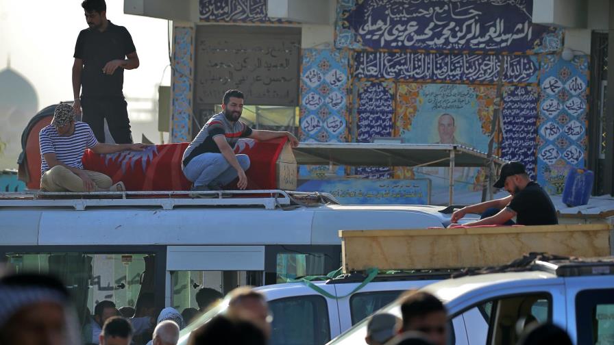 Entierran a víctimas de bomba en mercado en Bagdad