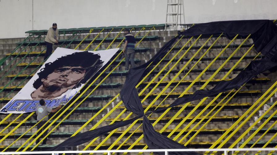 Anuncian estatua entre homenajes al Diez en Argentina