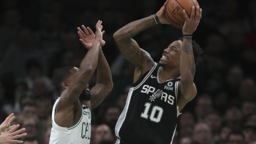 Con 30 puntos de DeRozan Spurs superan a Celtics