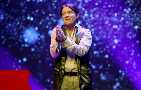 Arthur Hanlon comparte la magia de la Navidad en nuevo video Arthur Hanlon comparte la magia de la Navidad en nuevo video