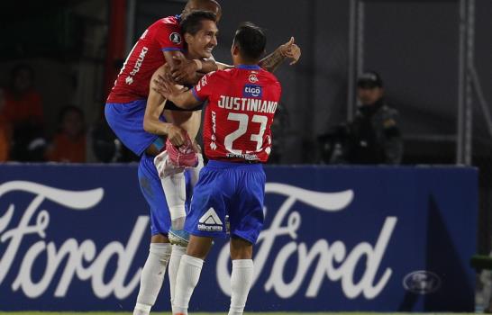 Flamengo gana en estreno; River sufre goleada Flamengo gana en estreno; River sufre goleada
