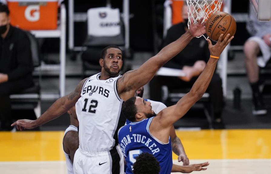 Spurs interrumpen seguidilla de cuatro victorias de Lakers