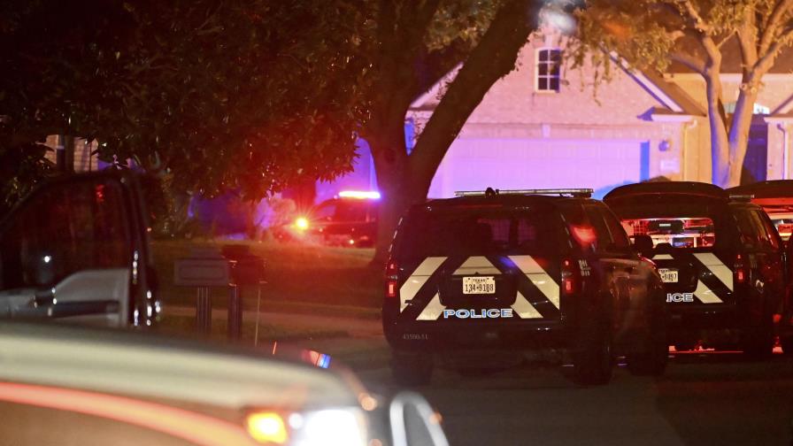 Hombre arrestado tras dispararles a policías en Texas