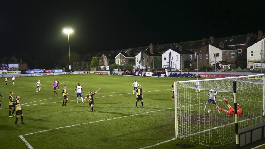 Leeds cae en la Copa FA ante rival con astro de reality
