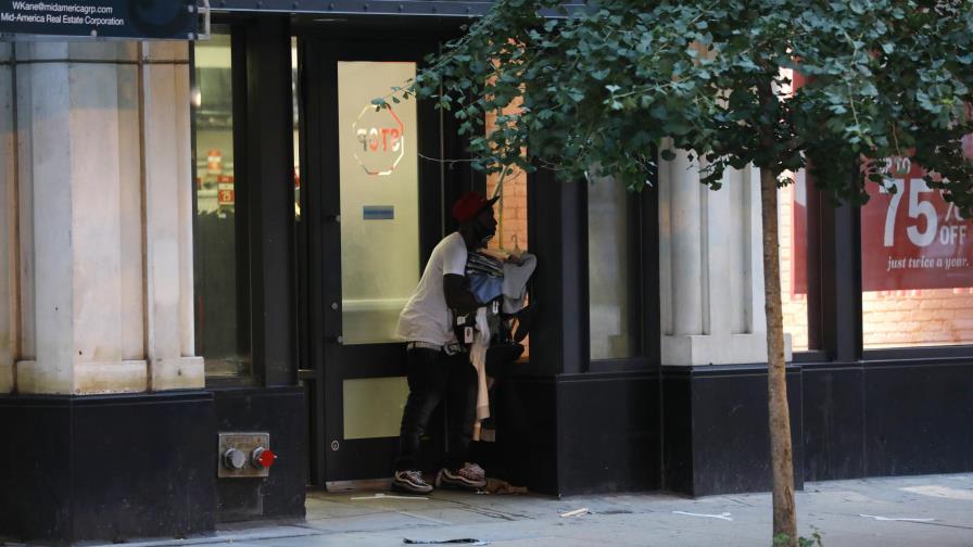 Multitud saquea negocios en centro de Chicago tras tiroteo Multitud saquea negocios en centro de Chicago tras tiroteo