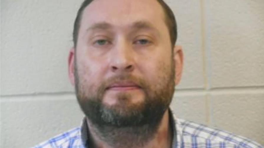 Arkansas: Arrestan a 2 maestros por fabricar metanfetaminas Arkansas: Arrestan a 2 maestros por fabricar metanfetaminas