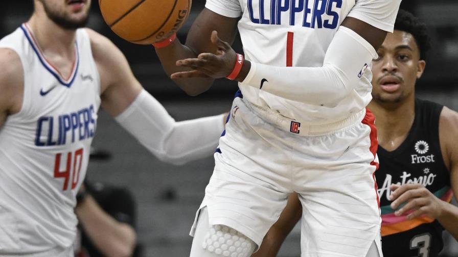 Pese a las ausencias, Clippers superan a Spurs