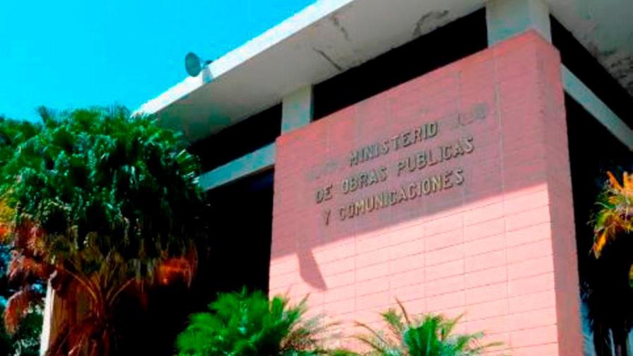 Obras públicas informa pagó prestaciones a mujer que protestó semidesnuda frente a Palacio Obras públicas informa pagó prestaciones a mujer que protestó semidesnuda frente a Palacio