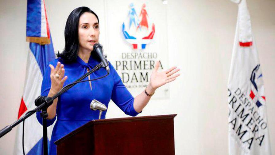 Primera dama pide a la población no temerle a vacuna contra COVID-19