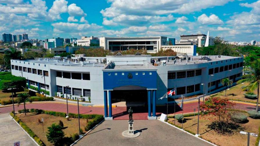 Migración detiene dos venezolanos ilegales que hacían supuestas actividades fraudulentas