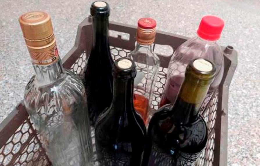 Autoridades reportan 26 intoxicaciones más por alcohol adulterado