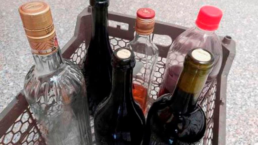 Autoridades reportan 26 intoxicaciones más por alcohol adulterado