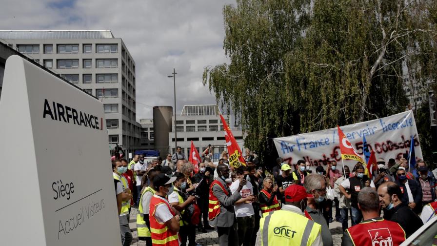 Por pandemia, Air France analiza recortar miles de empleos