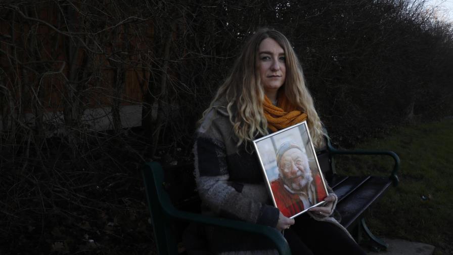 Johnson al fin se reunirá con grupo de dolientes por COVID