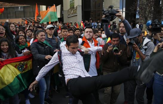 Computo electoral mantiene en vilo segunda vuelta en Bolivia