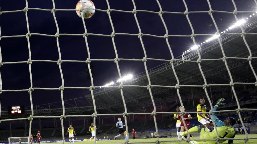 Argentina gana 2-0 a Chile y Venezuela 1-0 a Ecuador