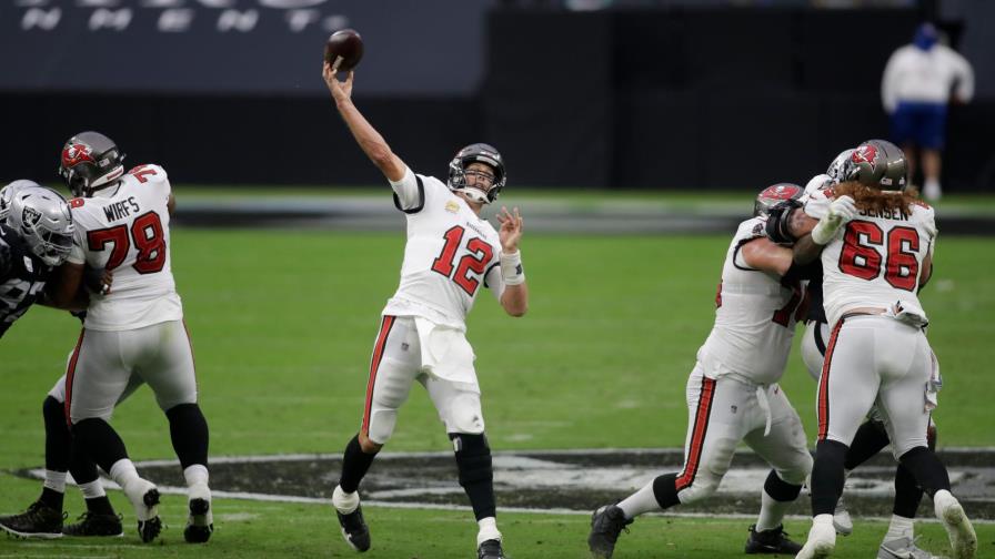 Buccaneers doblegan 45-20 a Raiders con gran labor de Brady Buccaneers doblegan 45-20 a Raiders con gran labor de Brady