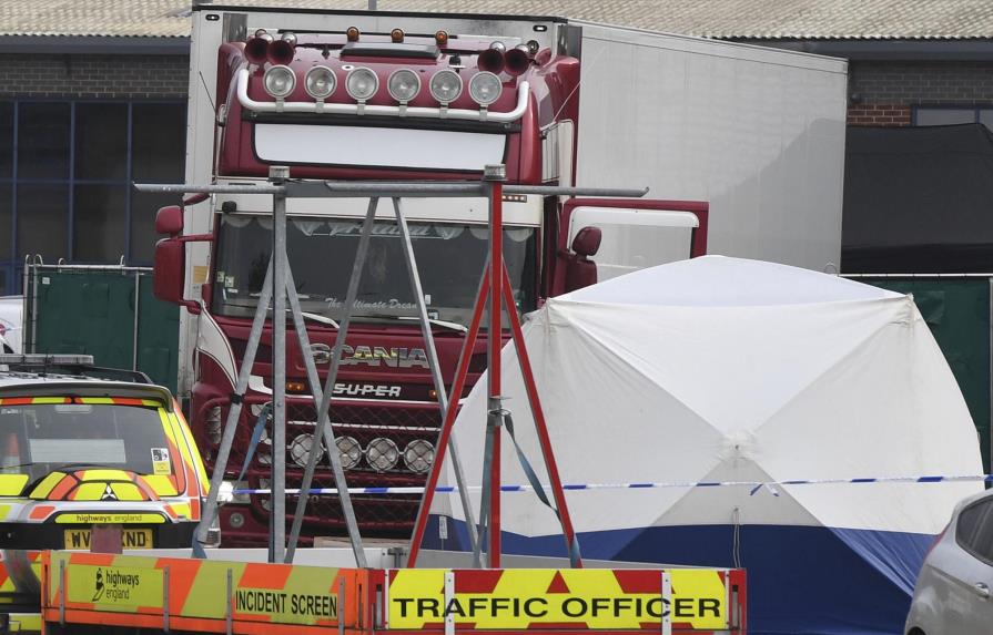 La policía halla 39 cadáveres en un camión en Inglaterra