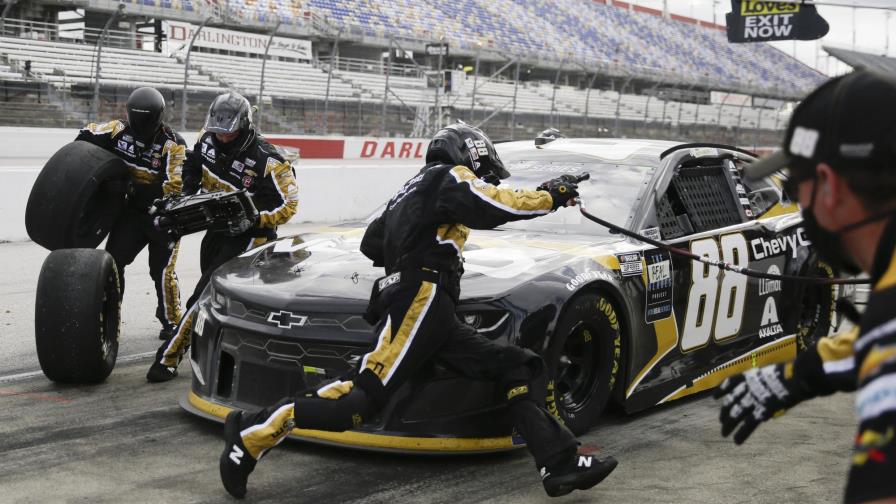 Harvick gana en Darlington, NASCAR vuelve a rodar