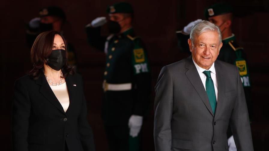 Harris llega al Palacio Nacional de México para reunirse con López Obrador Harris llega al Palacio Nacional de México para reunirse con López Obrador