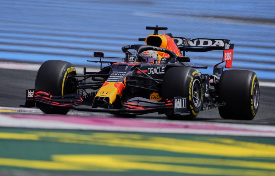 Verstappen vence a dupla de Mercedes en segunda sesión de Fórmula Uno