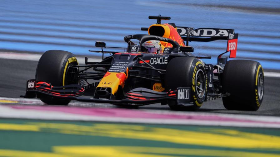 Verstappen vence a dupla de Mercedes en segunda sesión de Fórmula Uno