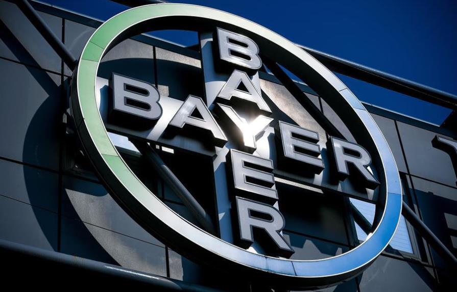 Bayer anuncia acuerdo de US$10,000 millones con demandantes por herbicida