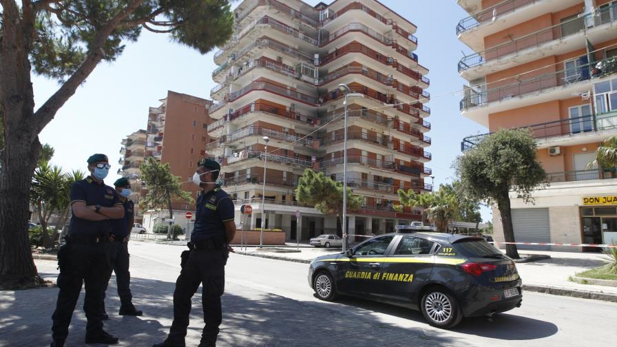 Italia: Crece tensión en edificio en centro de foco en sur Italia: Crece tensión en edificio en centro de foco en sur