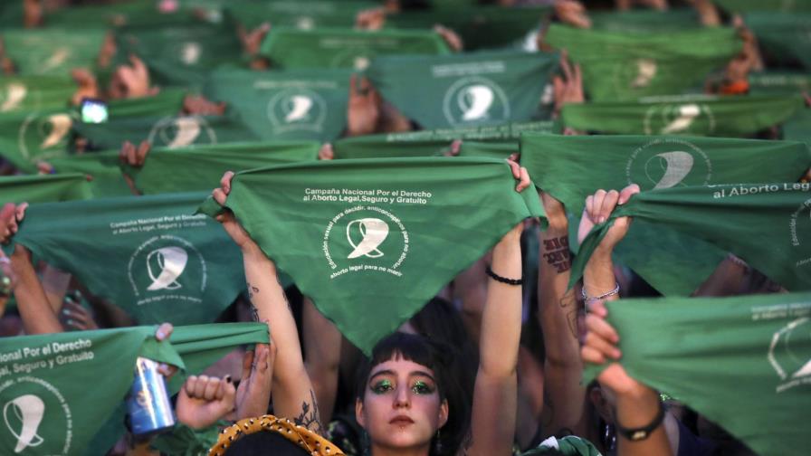 Presidente argentino impulsa legalización del aborto