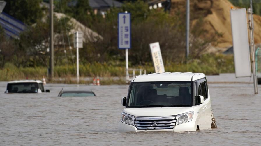 Inundaciones y deslaves en Japón dejan al menos 10 muertos