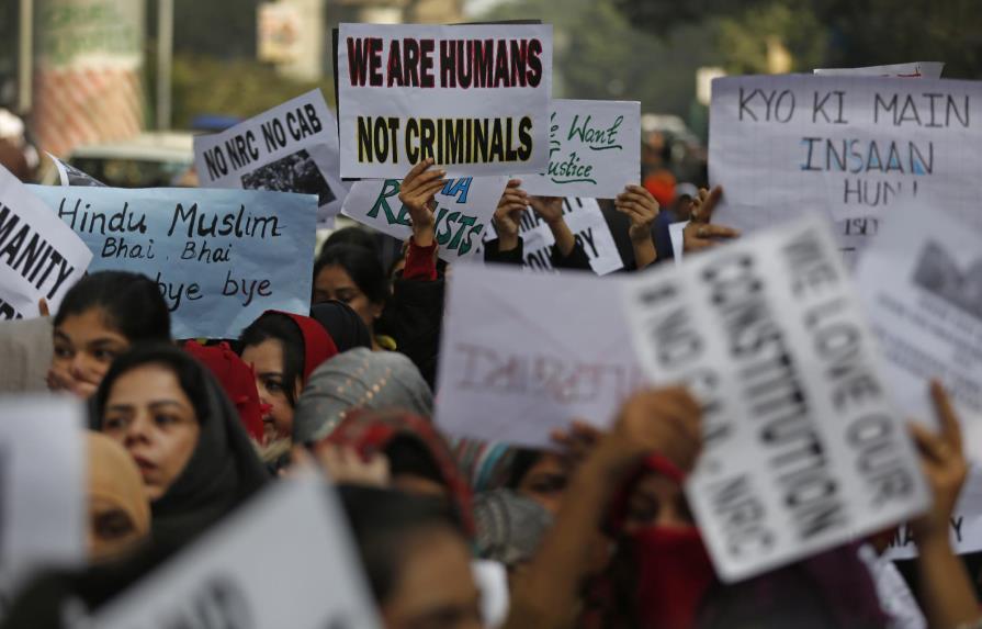 La policía india prohíbe protestas contra ley de ciudadanía