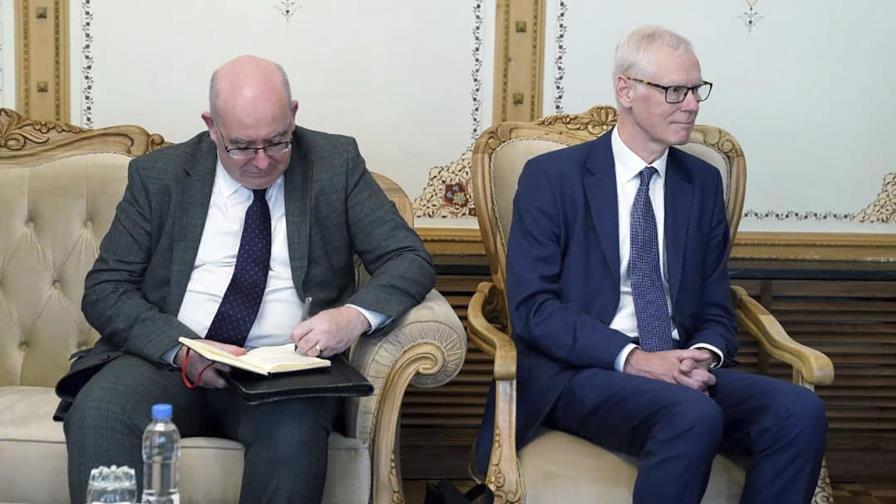 Líderes del Talibán se reúnen con funcionarios británicos