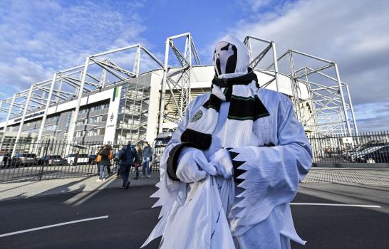 UEFA paraliza la Champions y pospondría la Eurocopa un año UEFA paraliza la Champions y pospondría la Eurocopa un año