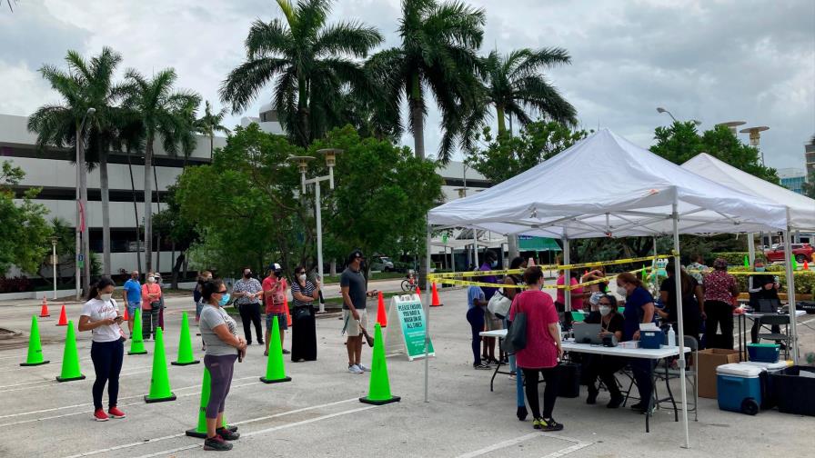 Primer descenso en hospitalizaciones por COVID-19 en dos semanas en Florida