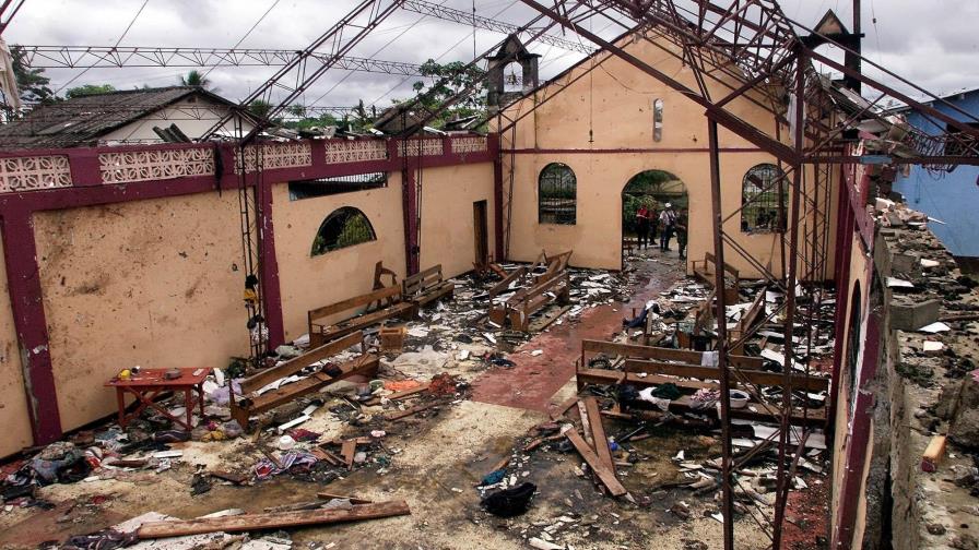 Entierran a víctimas de añeja masacre en Colombia