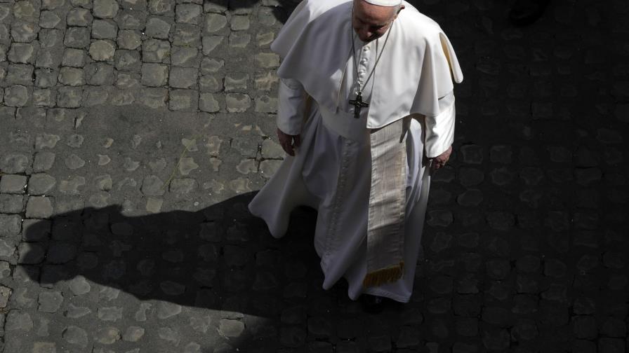 Vaticano regula grupos laicos para evitar abusos de poder Vaticano regula grupos laicos para evitar abusos de poder