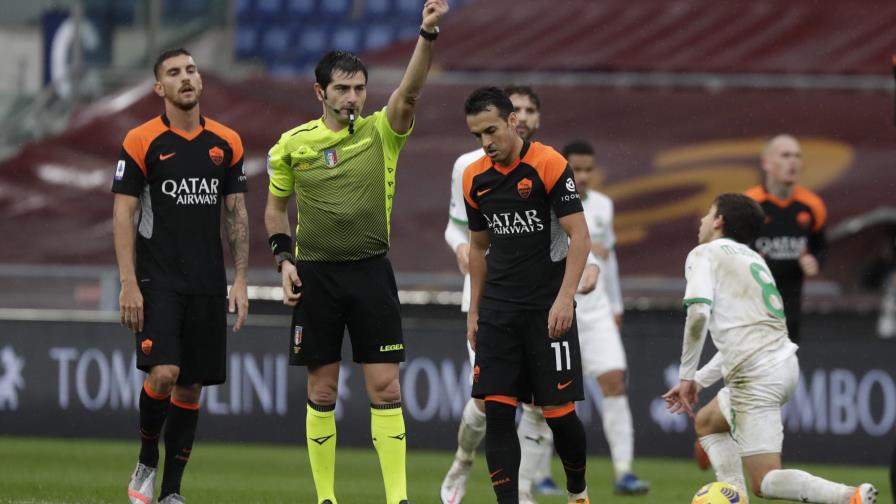 Roma resiste con 10 hombres al empatar con Sassuolo Roma resiste con 10 hombres al empatar con Sassuolo