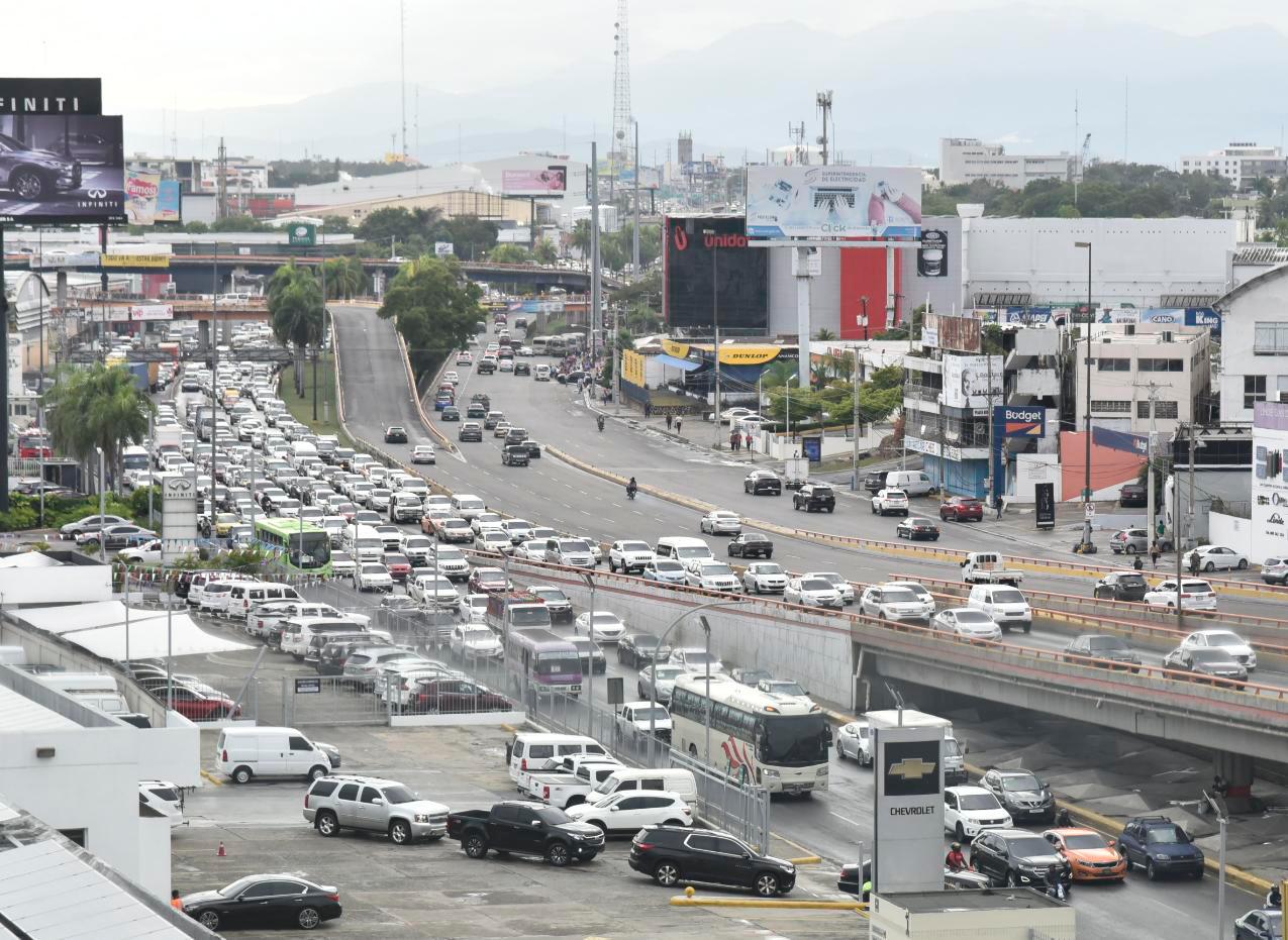 Largos tapones vehiculares luego de entrado en vigencia el nuevo toque de queda. 