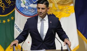 Funcionario denuncia presiones para alterar reportes de DHS