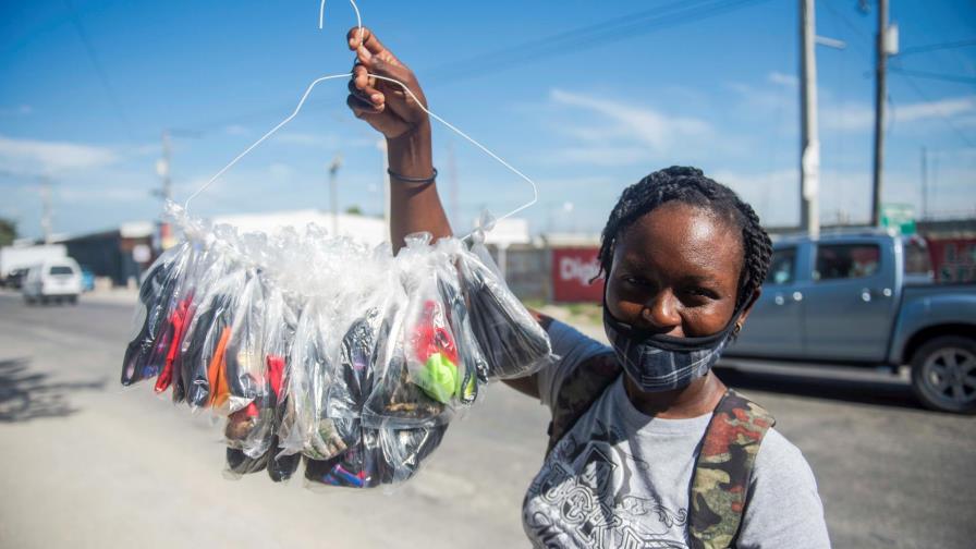 Confusión con las mascarillas en el primer día que son obligatorias en Haití