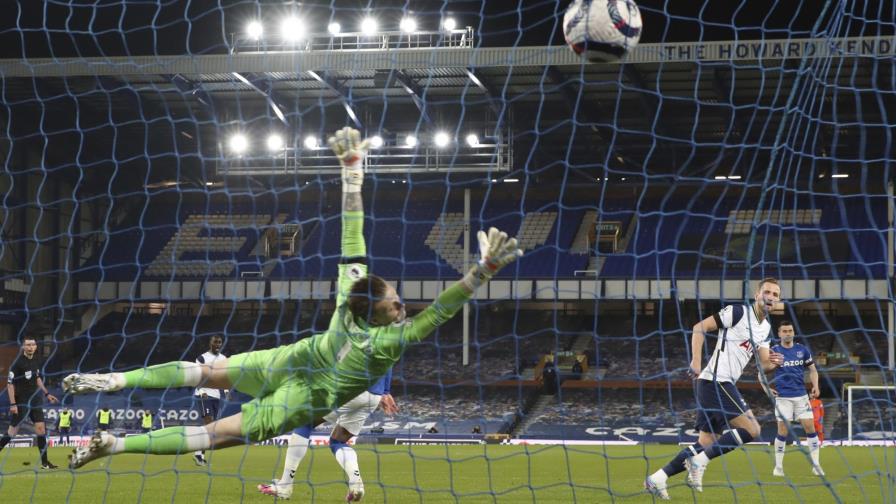 Kane anota 2 pero se lesiona; Tottenham empata ante Everton