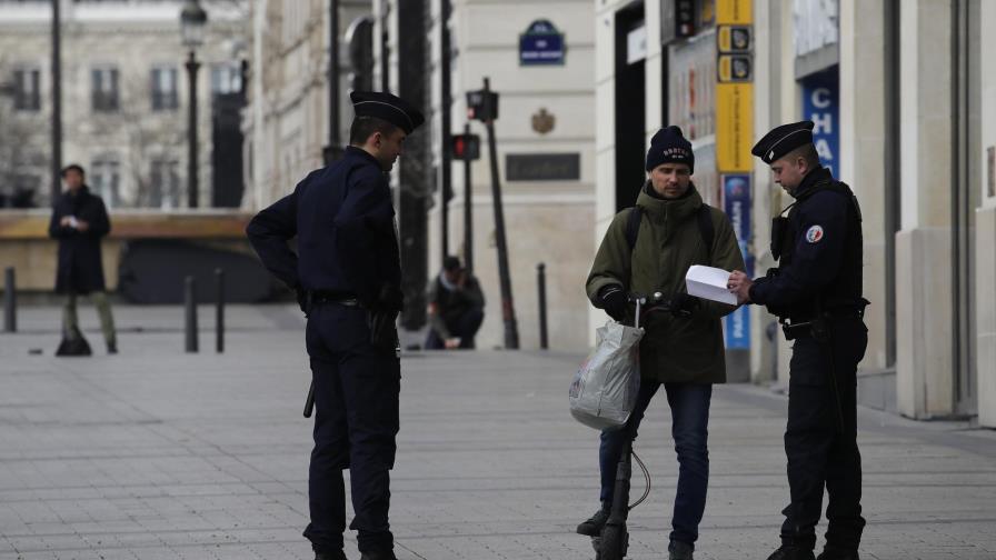 LO ÚLTIMO: Policía francesa comienza a vigilar la cuarentena LO ÚLTIMO: Policía francesa comienza a vigilar la cuarentena