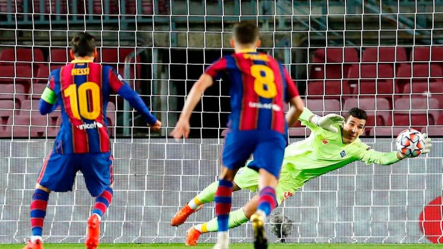 Un Barcelona apático sufre para derrotar al Dinamo de Kiev