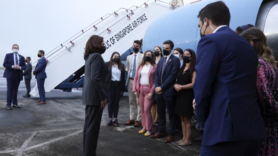 Investigan síndrome habana en demora de gira de Harris