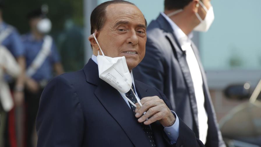 El exlíder italiano Berlusconi es dado de alta del hospital