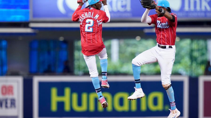 Chisholm pega HR y Marlins derrota 4-1 a Cachorros