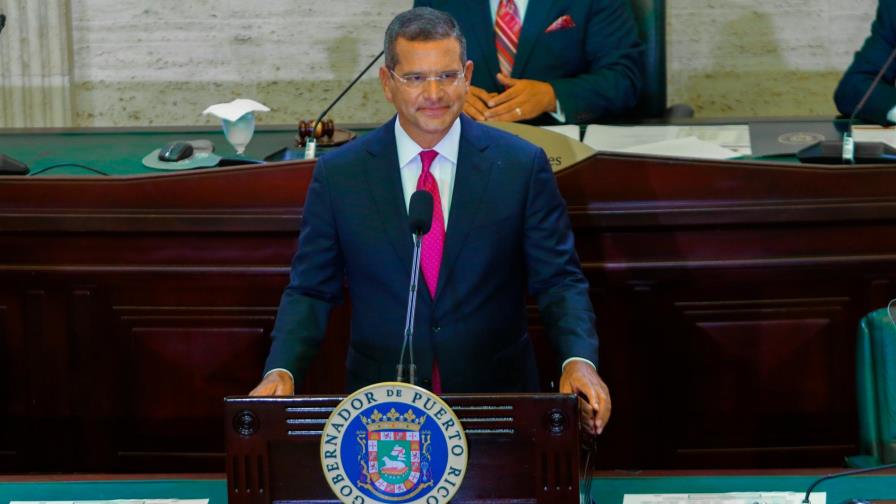 Puerto Rico alarga el toque de queda y amplía vacunación anticovid a mayores de 16